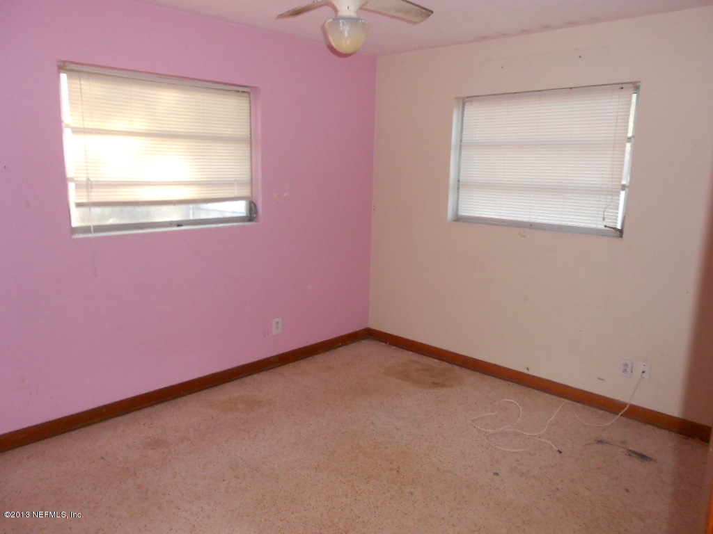 3765 Bess Road Jacksonville, FL 32277 - Photo 7 of 8 an empty room with a window