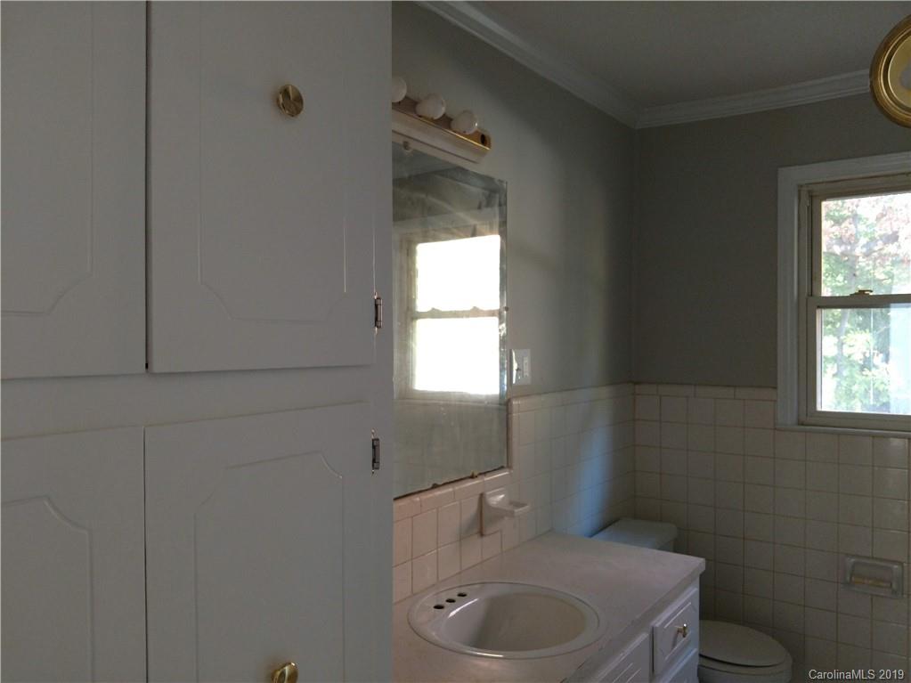 1041 Avondale Road Lowell, NC 28098 - Photo 11 of 22 Gallery Image 11