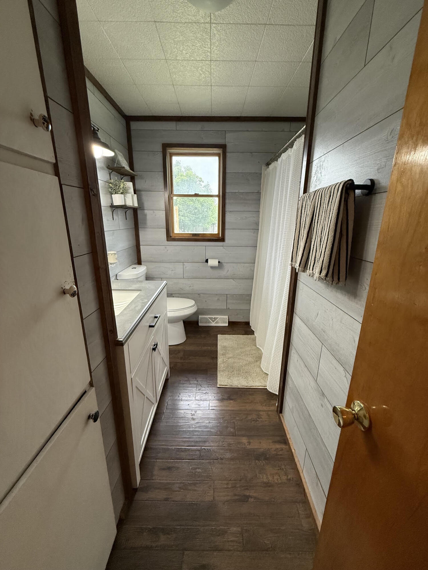 1400 Perry Street Manistee, MI 49660 - Photo 11 of 34 Main Full bath