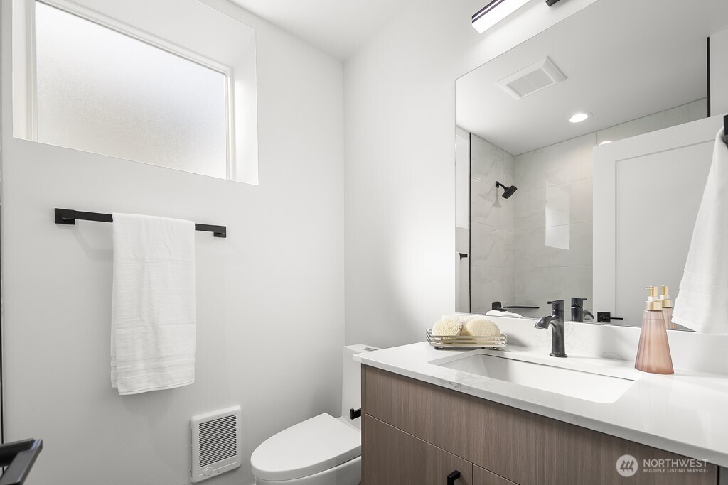 1804 28th Avenue South Seattle, WA 98144 - Photo 19 of 25