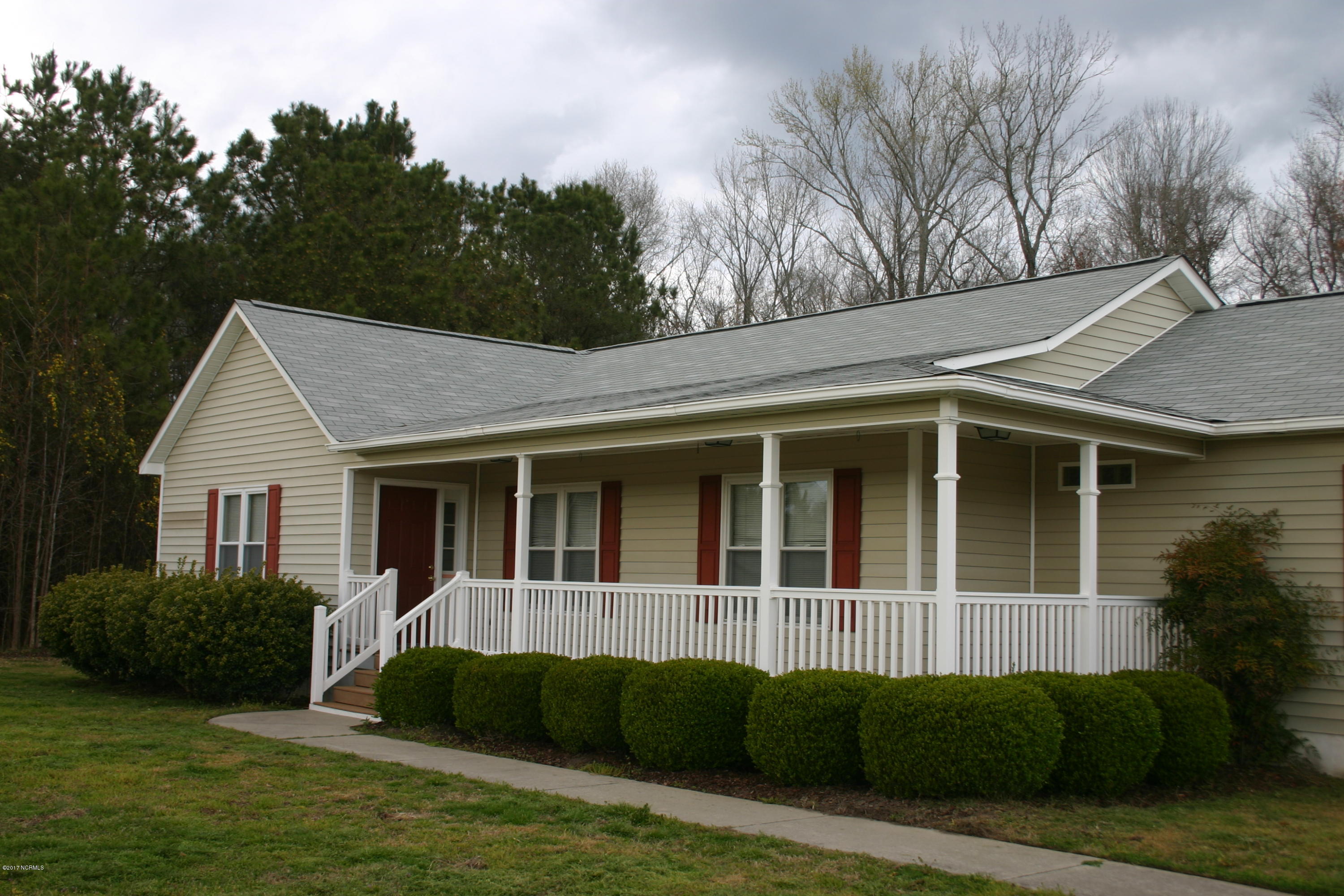 350 Spring Garden Road New Bern, NC 28562 - Photo 2 of 27 IMG_7824