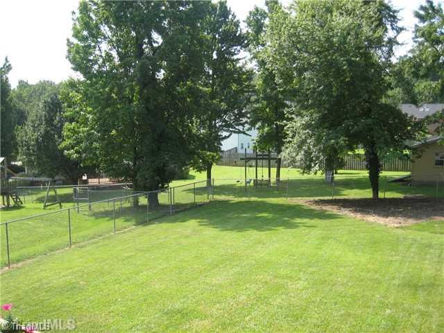 206 Stapleton Way High Point, NC 27265 - Photo 15 of 16 Yard/Garden.