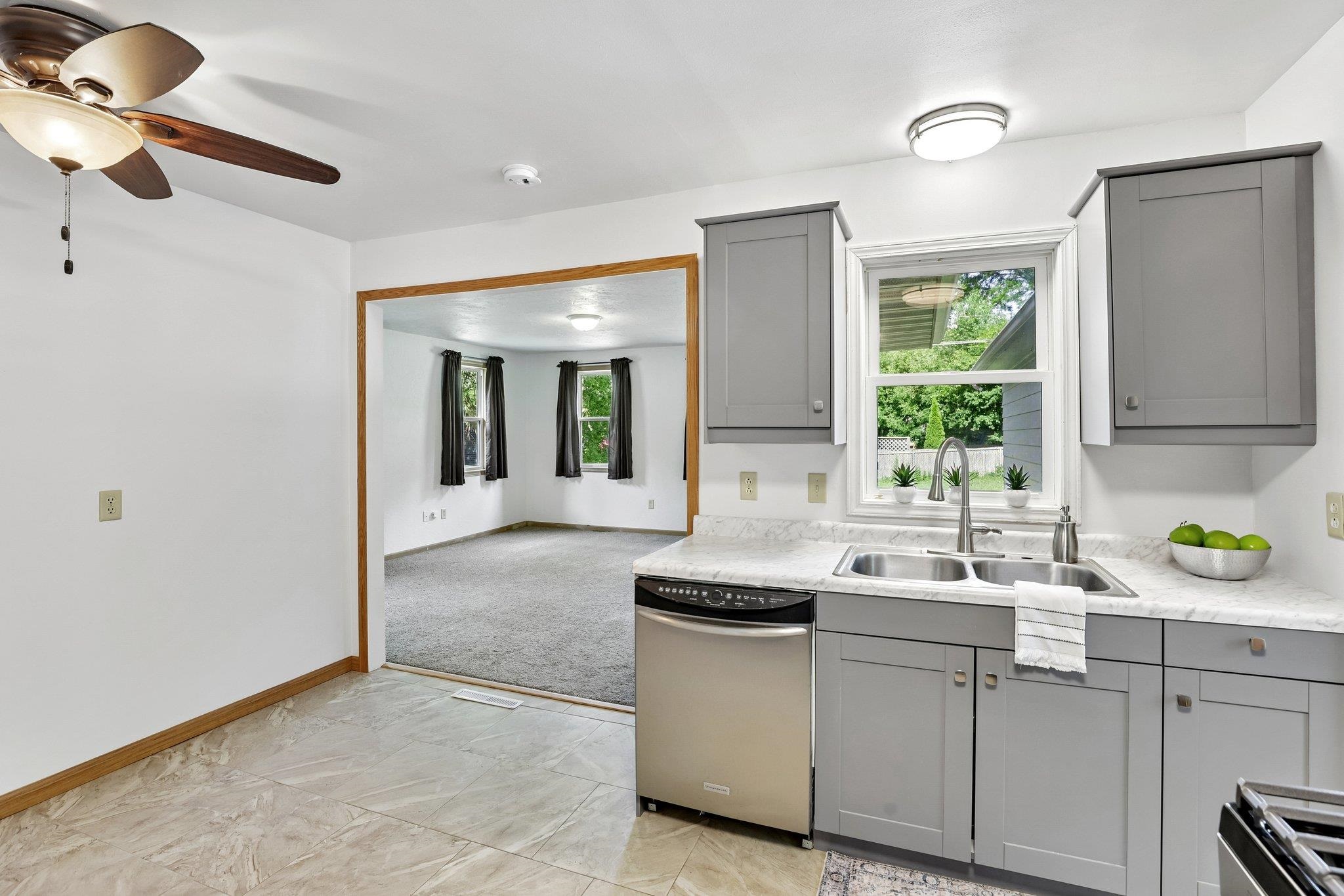 4513 Esch Lane Madison, WI 53704 - Photo 14 of 37
