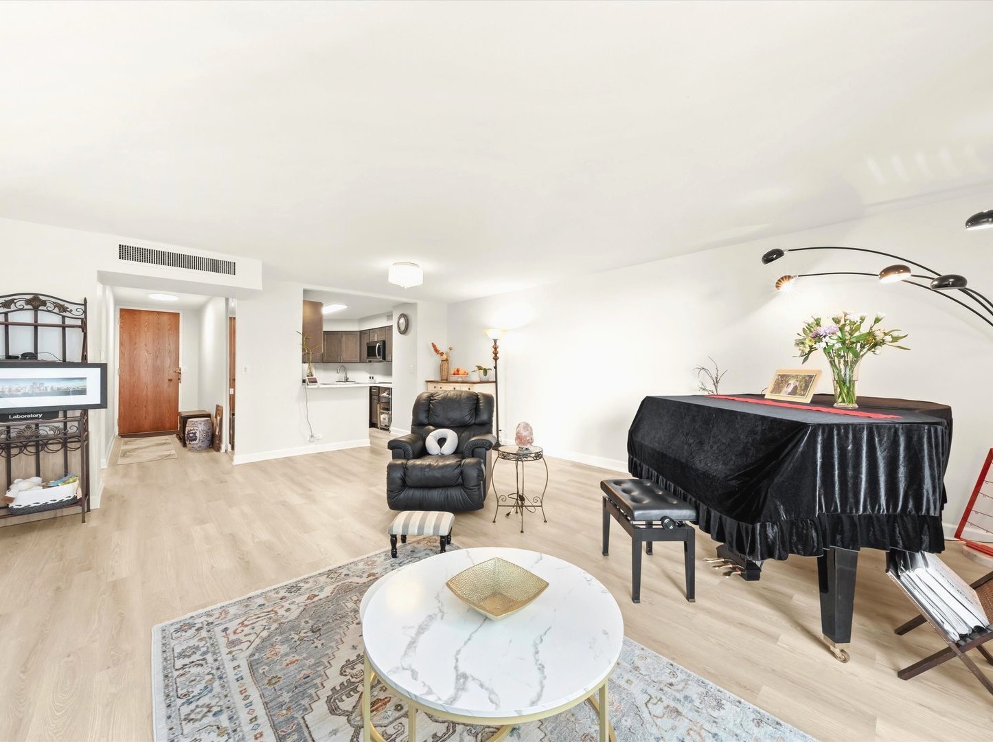 6033 North Sheridan Road, Unit 9E Chicago, IL 60660 - Photo 3 of 23 a living room with furniture a piano and a table