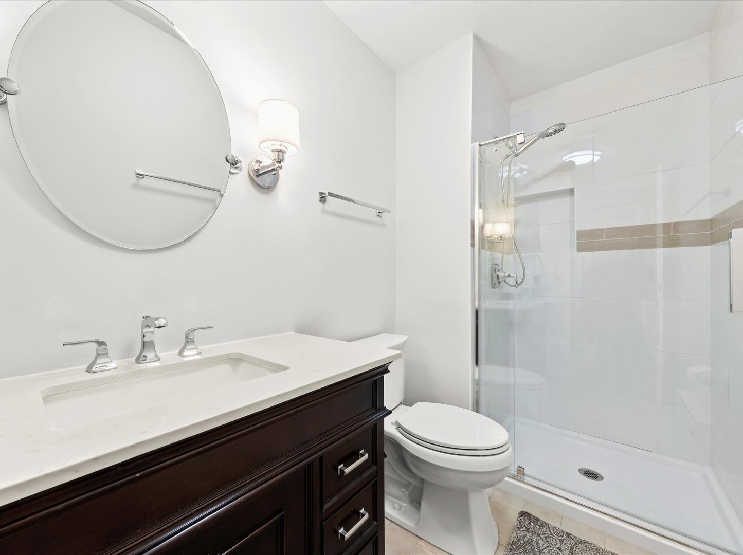 6033 North Sheridan Road, Unit 9E Chicago, IL 60660 - Photo 9 of 23 a bathroom with a sink a toilet and shower