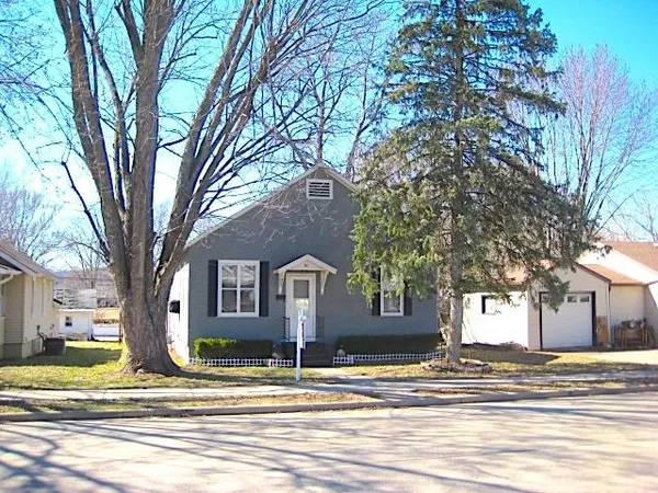 $169,000 | 817 North Beaumont Road, Prairie du Chien, WI 53821