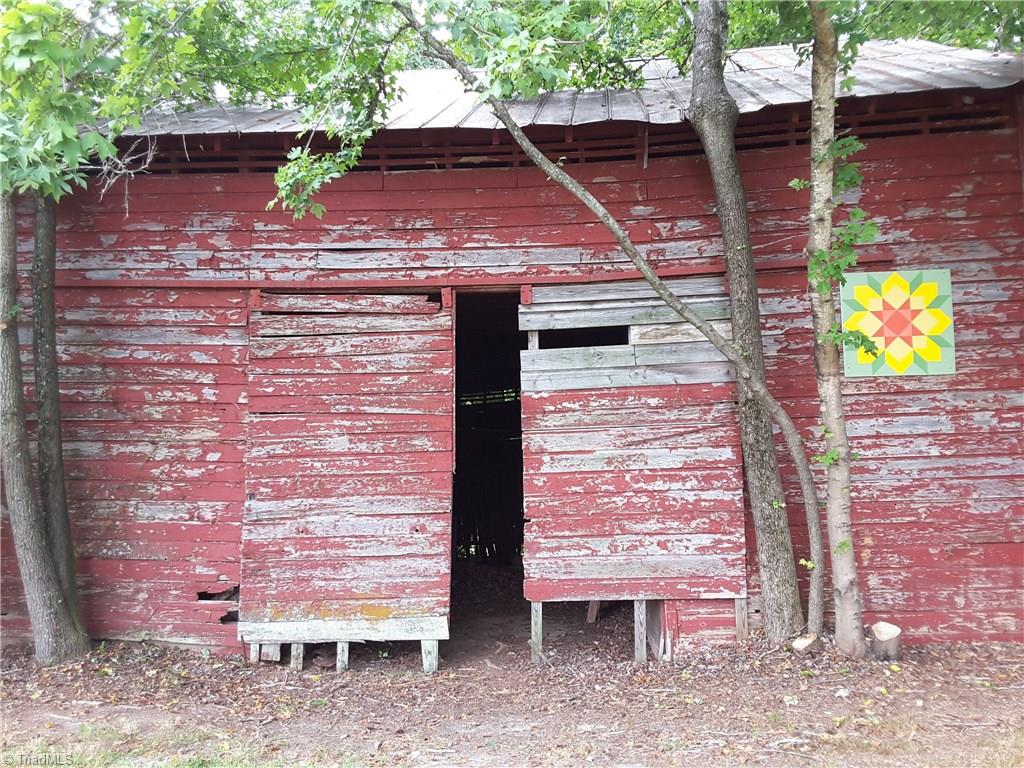 1954 Thomas Road Lexington, NC 27295 - Photo 9 of 30 Rustic Barn