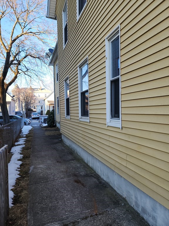 14 Mckinley Road Worcester, MA 01605 - Photo 4 of 12 Gallery Image 4