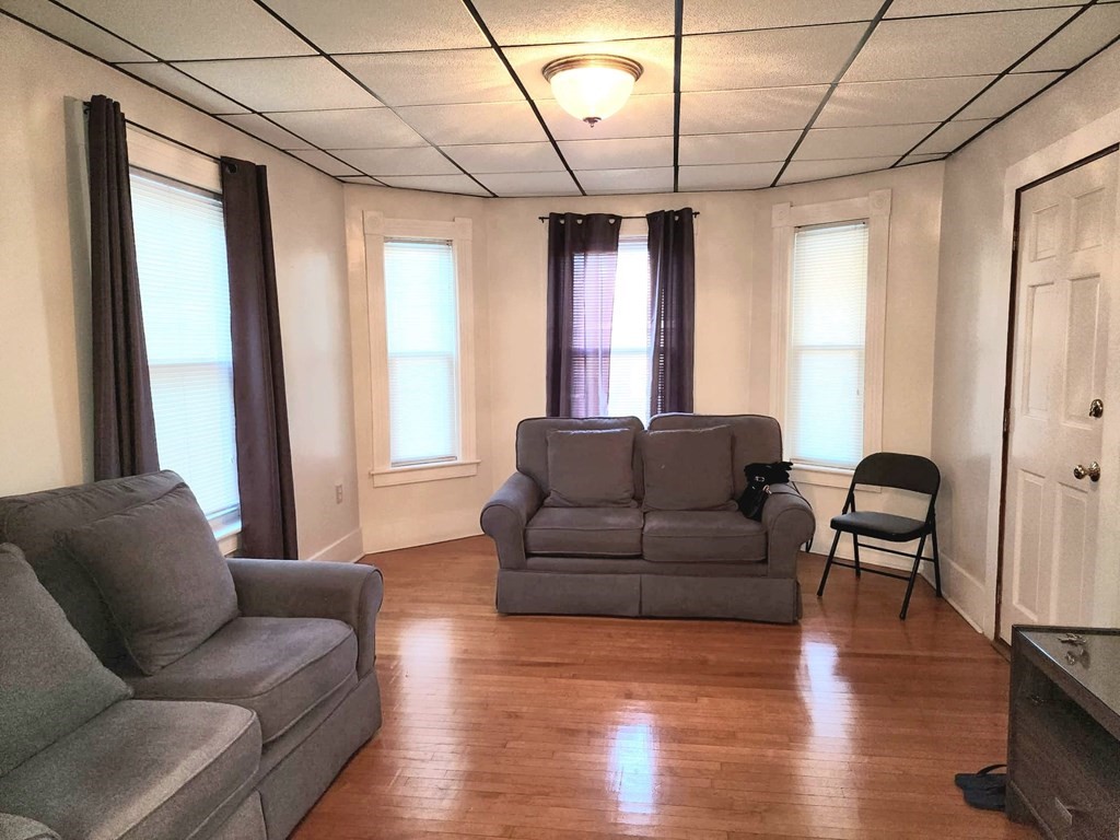 14 Mckinley Road Worcester, MA 01605 - Photo 6 of 12 Gallery Image 6