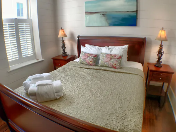 $1,995 | 251 Meeting Street, Unit 3, Charleston, SC 29401