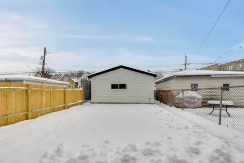 a picture of a bathroom with mirror