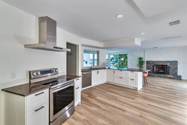 $2,494,900 | 451 Palm Island Northeast, Clearwater Beach, FL 33767