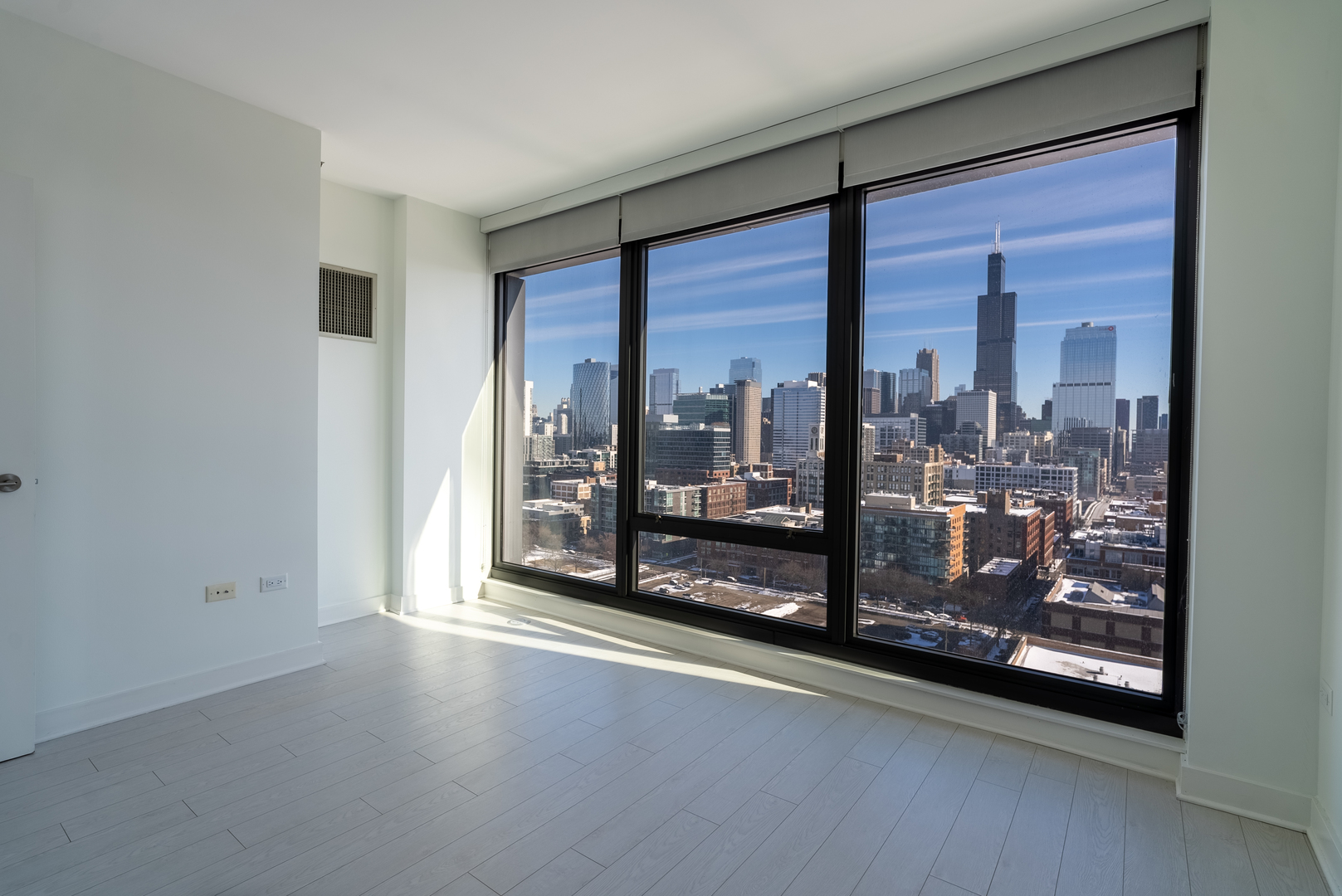 1035 West Van Buren Street, Unit 1900 Chicago, IL 60607 - Photo 2 of 12 a view of a room with gym equipment