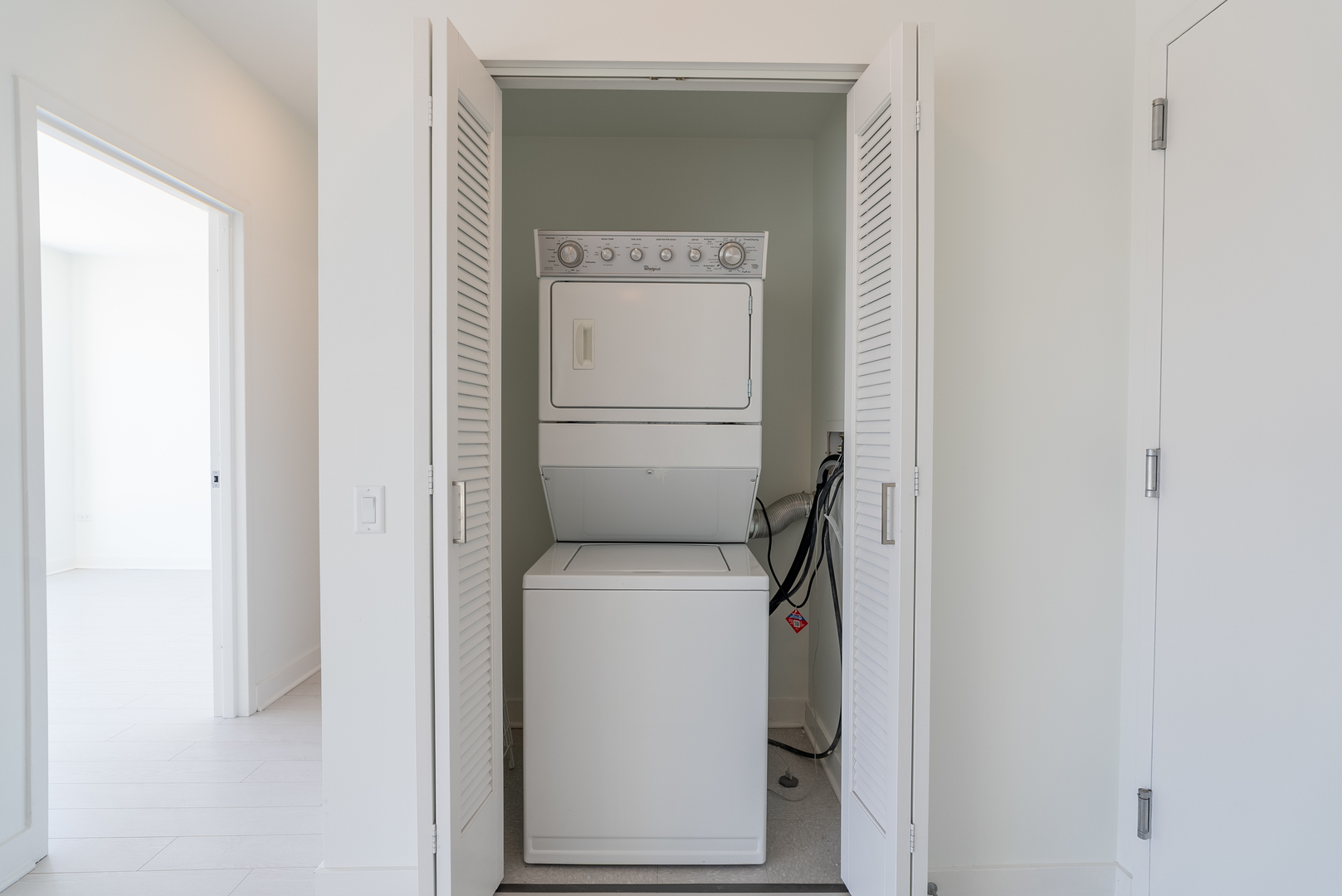 1035 West Van Buren Street, Unit 1900 Chicago, IL 60607 - Photo 9 of 12 a utility room with dryer and washer