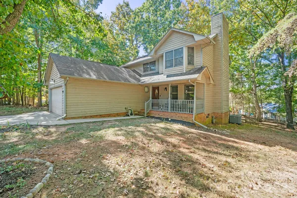 $2,550 | 16003 Molokai Drive, Tega Cay, SC 29708