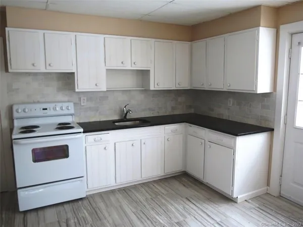 $2,050 | 13 Wilcox Street, Wethersfield, CT 06109