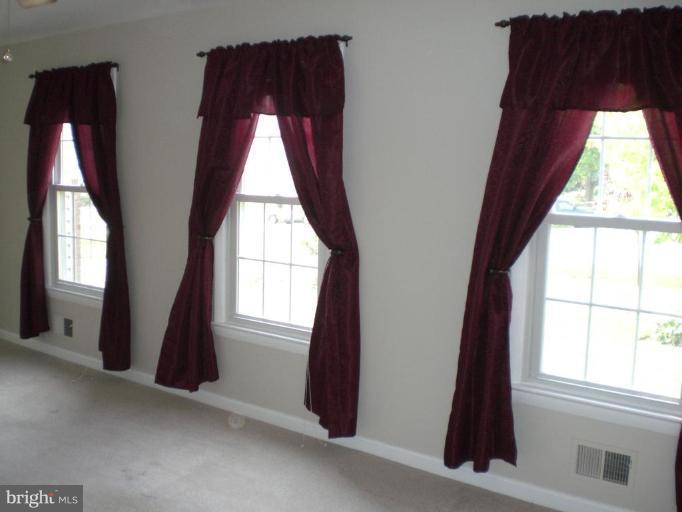 19604 Mosby Way Poolesville, MD 20837 - Photo 15 of 30 Living Room #2