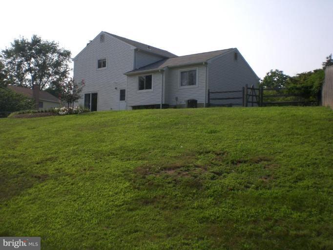 19604 Mosby Way Poolesville, MD 20837 - Photo 27 of 30 Exterior (Rear)