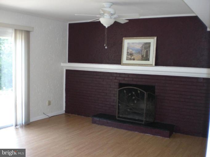 19604 Mosby Way Poolesville, MD 20837 - Photo 9 of 30 Family Room