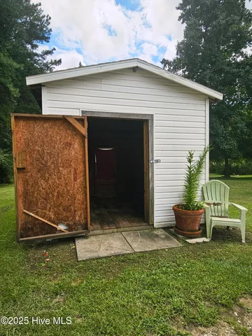 $147,000 | 5589 Burgaw Highway, Maple Hill, NC 28454