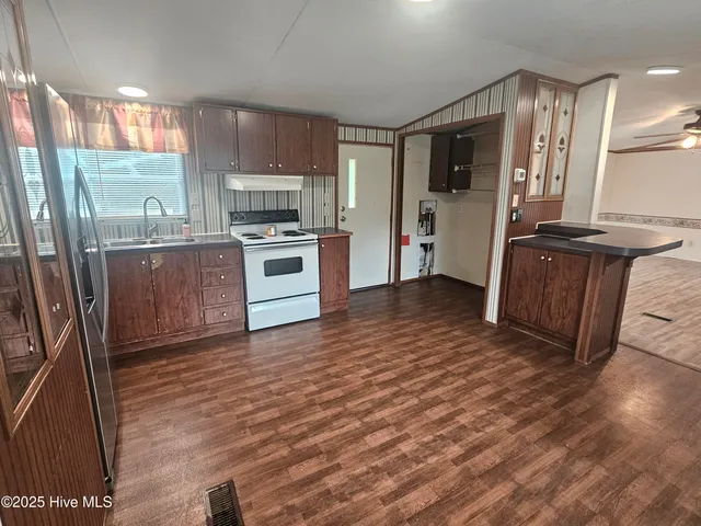 $147,000 | 5589 Burgaw Highway, Maple Hill, NC 28454