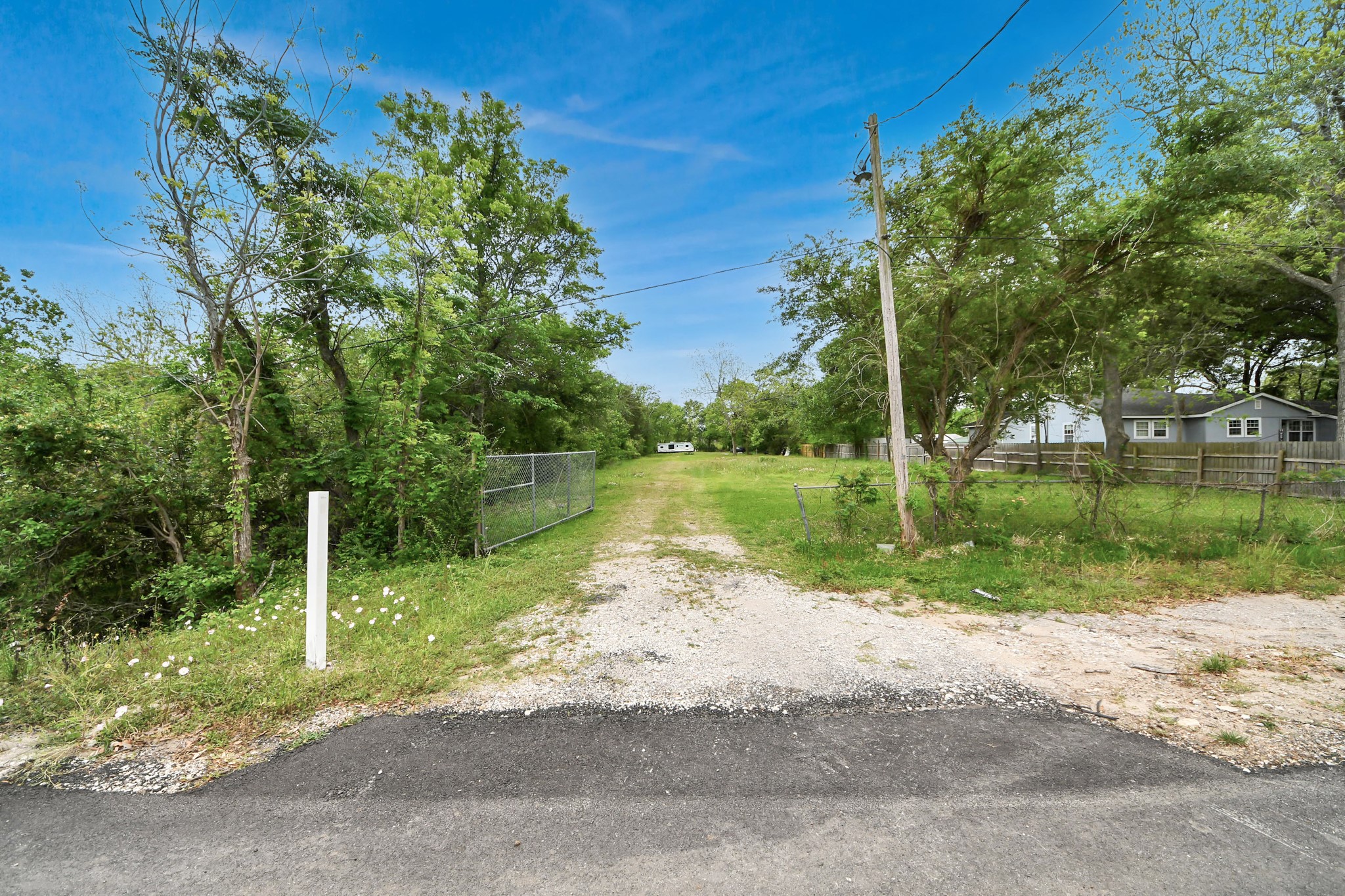 703 N Road Baytown, TX 77521 - Photo 2 of 34
