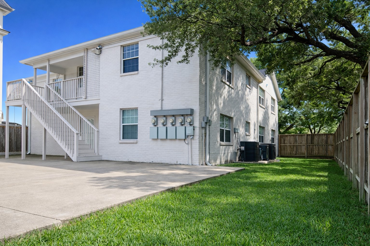 2126 Banks Street, Unit 2 Houston, TX 77098 - Photo 35 of 41 Stairway for easy access