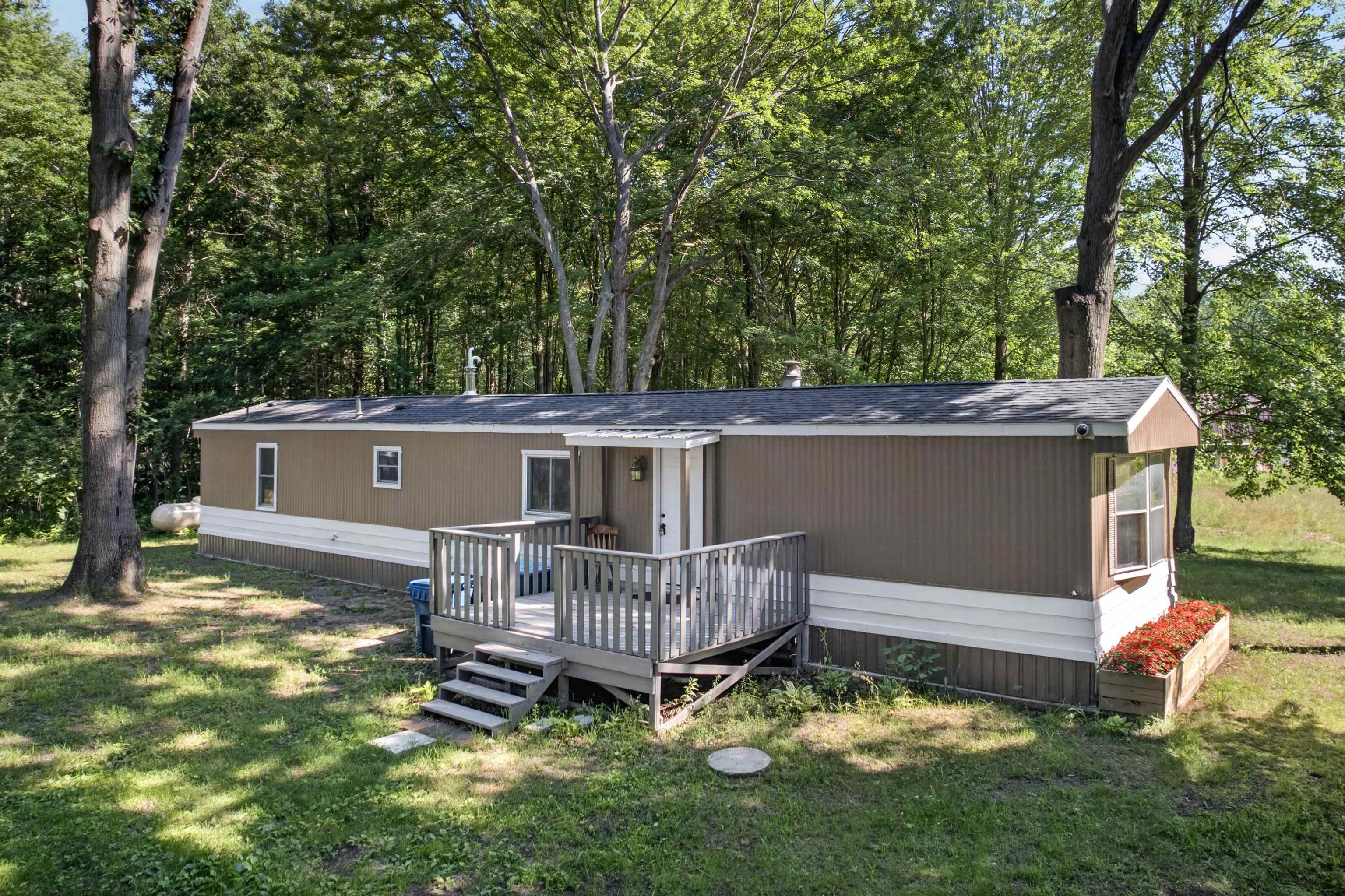 249 East Bradford Road Midland, MI 48640 - Photo 2 of 66
