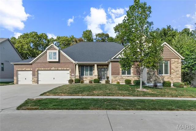 $769,900 | 377 Sturbridge Drive, St. Charles, MO 63303