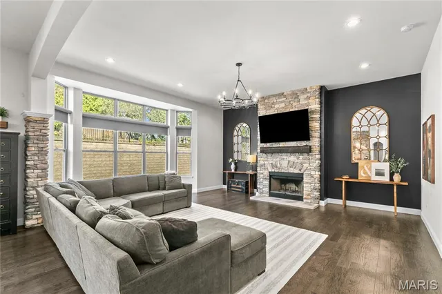 $769,900 | 377 Sturbridge Drive, St. Charles, MO 63303