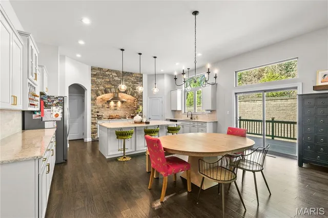 $769,900 | 377 Sturbridge Drive, St. Charles, MO 63303