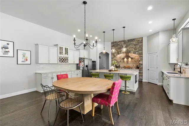 $769,900 | 377 Sturbridge Drive, St. Charles, MO 63303