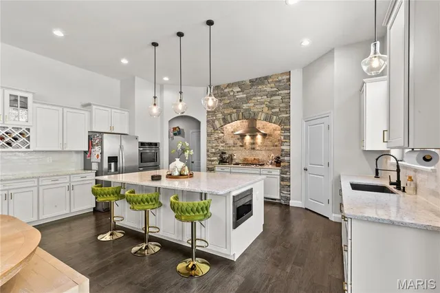 $769,900 | 377 Sturbridge Drive, St. Charles, MO 63303