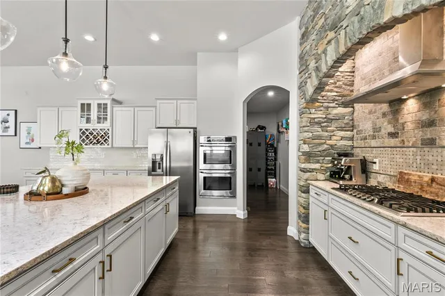 $769,900 | 377 Sturbridge Drive, St. Charles, MO 63303