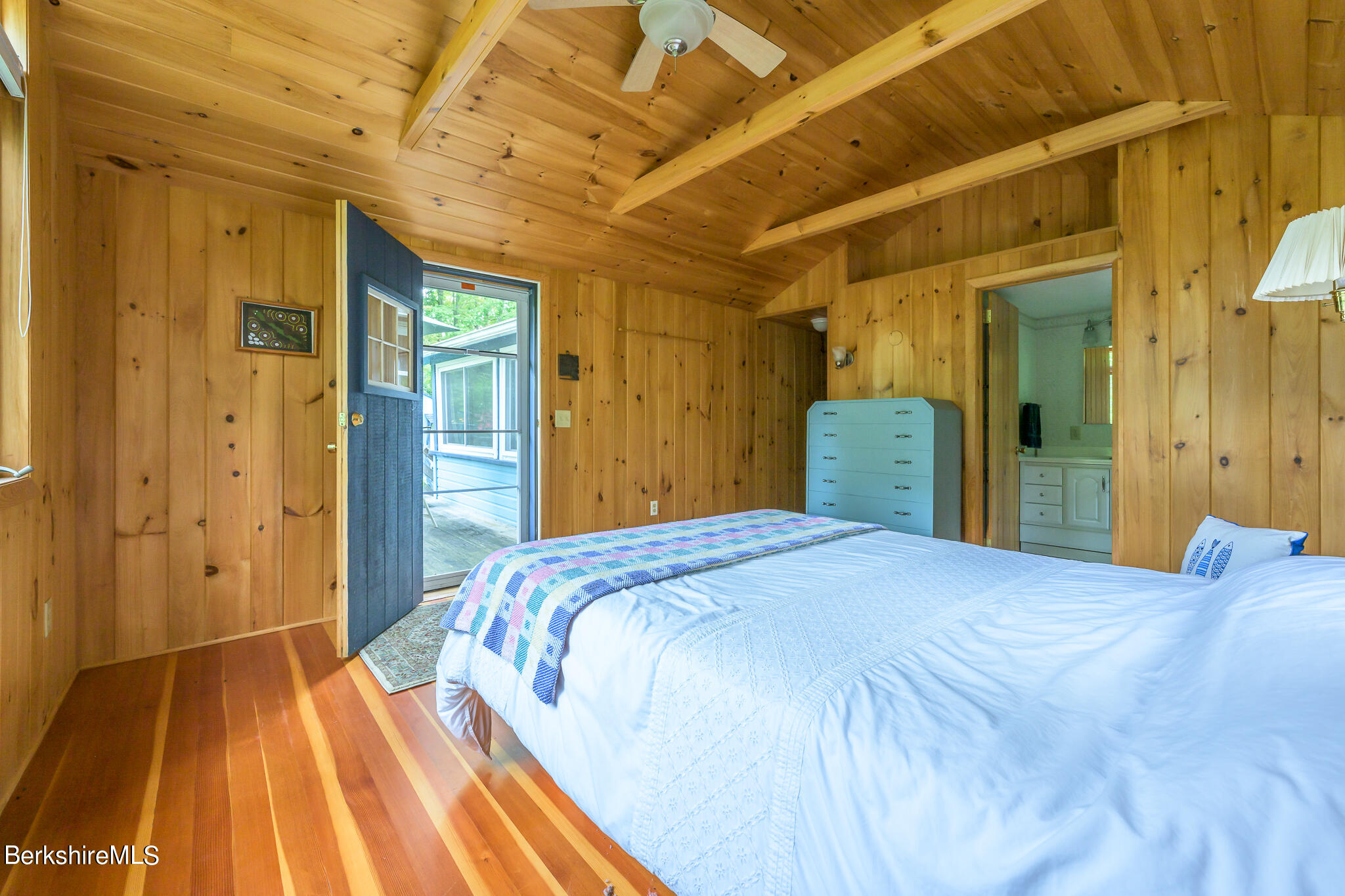 3 Mahkeenac Heights Road Stockbridge, MA 01262 - Photo 19 of 33 Main Suite
