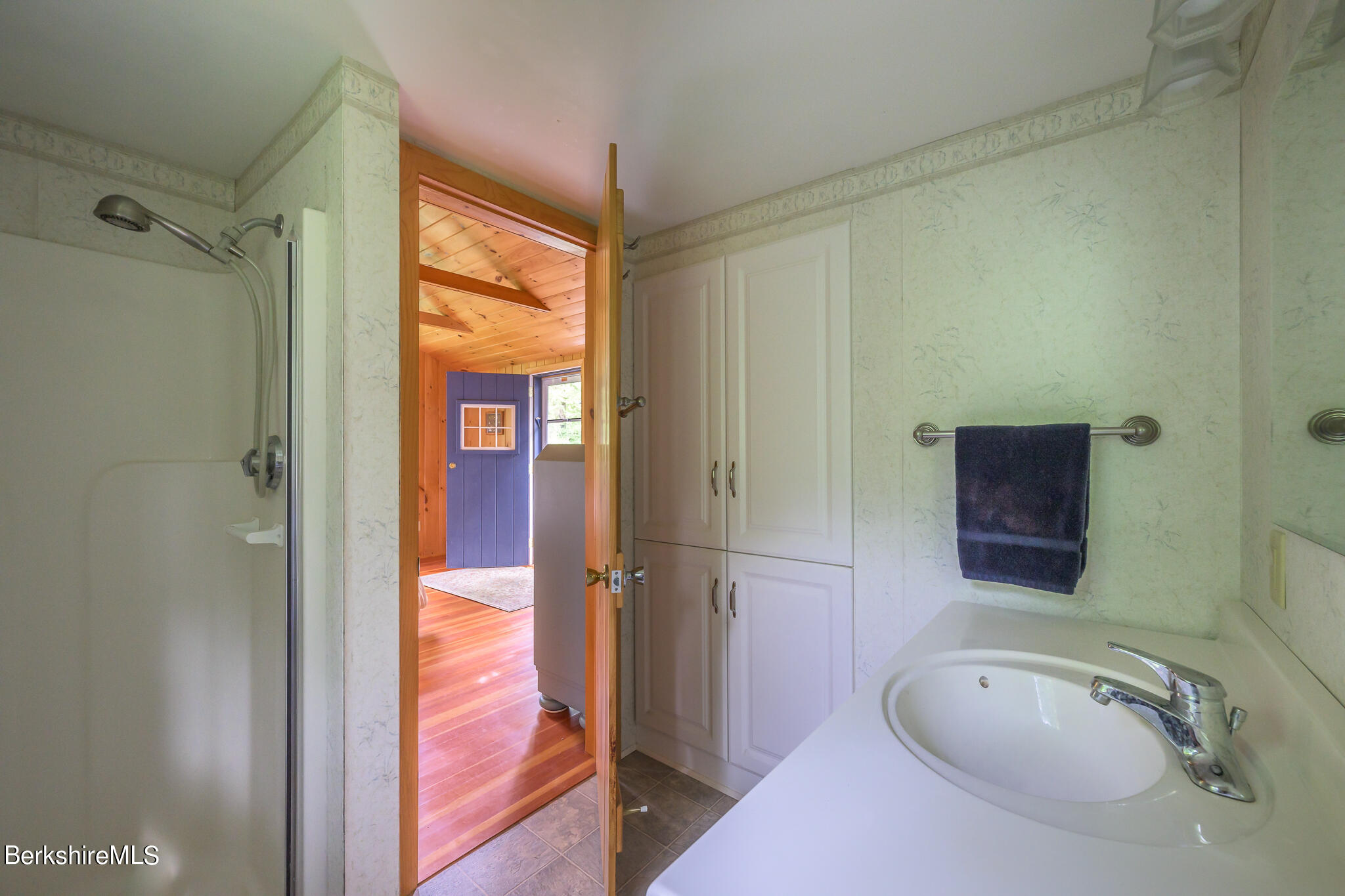 3 Mahkeenac Heights Road Stockbridge, MA 01262 - Photo 20 of 33 Main En-Suite