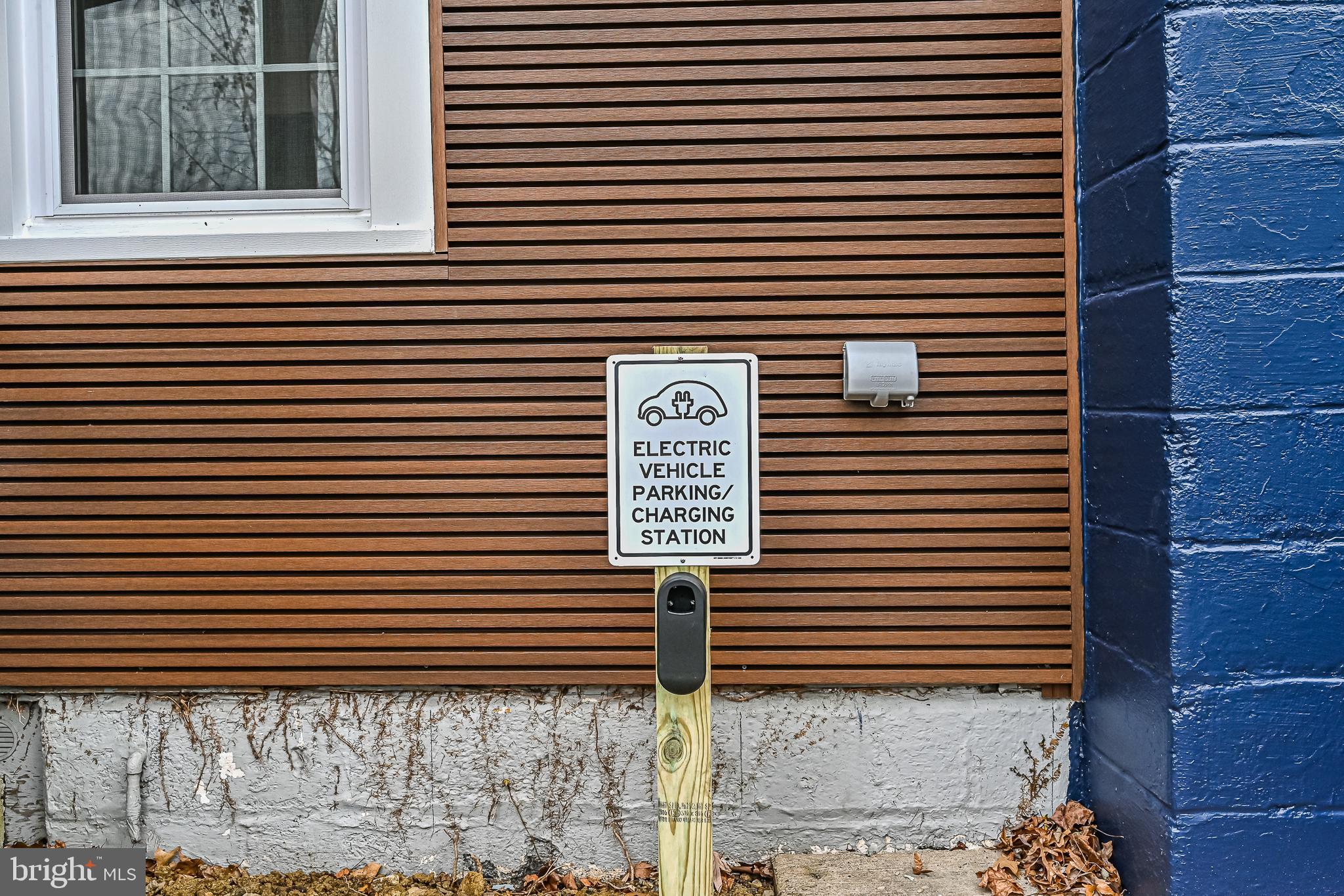 12115 Falls Road Potomac, MD 20854 - Photo 63 of 75 Electric Auto Charger ready 50AMP