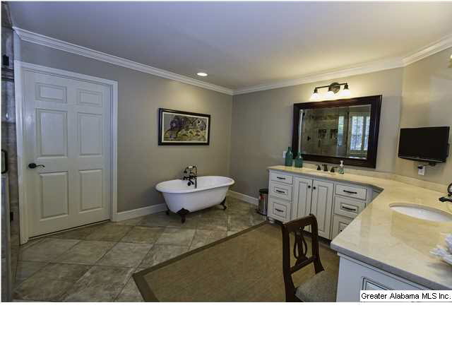 2604 Southminster Road Birmingham, AL 35243 - Photo 8 of 26