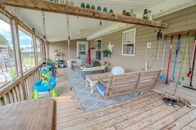 $328,500 | 2 Farris Lane, Leoma, TN 38468