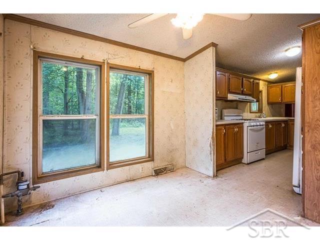 555 North 8 Mile Road Midland, MI 48640 - Photo 11 of 27 50146999-3a4ff2ae-2778-4ed0-a16c-67d39b430634.JPG