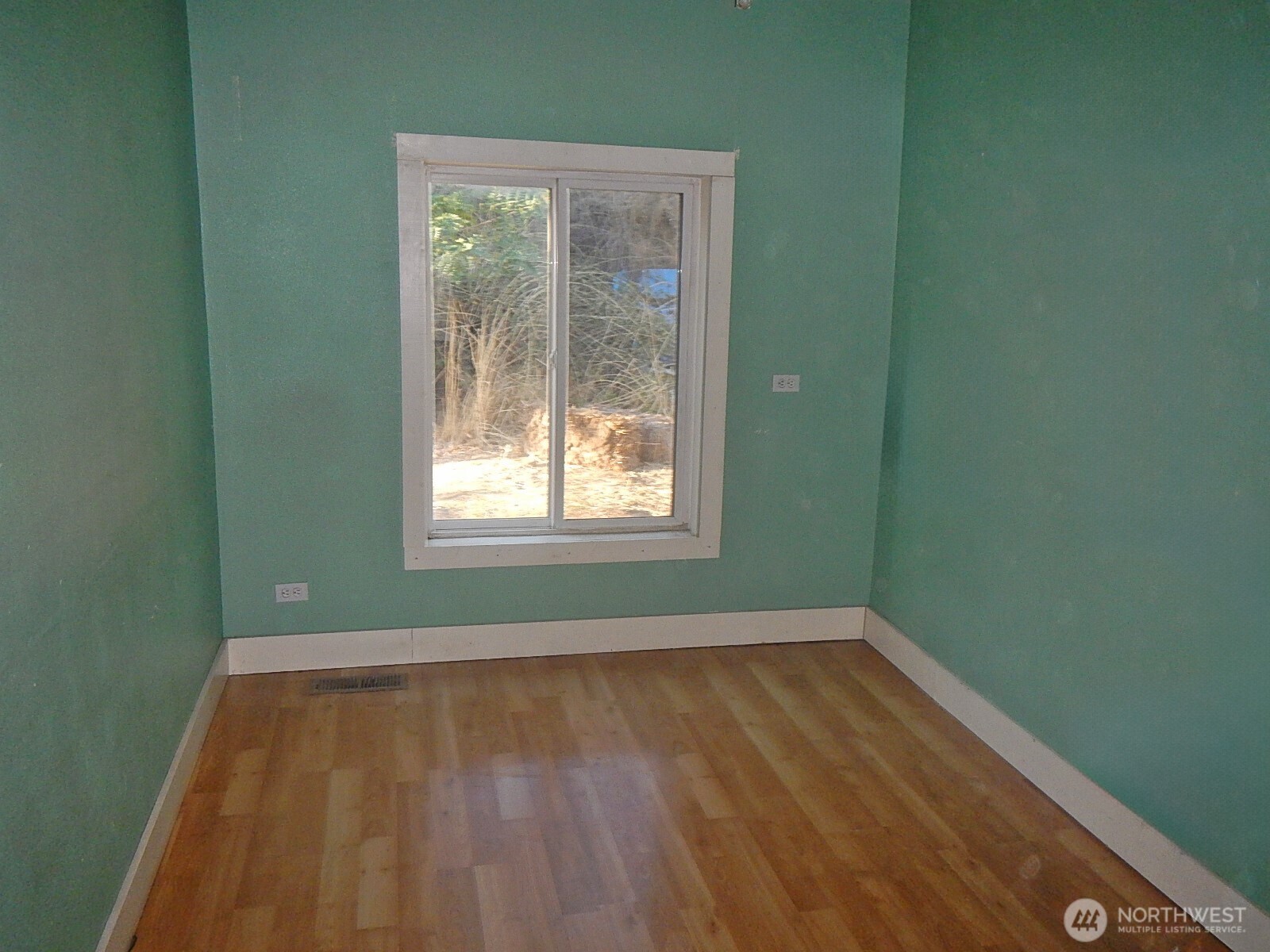 611 North Front Street Dayton, WA 99328 - Photo 13 of 32 a view of a room with wooden floor and windows