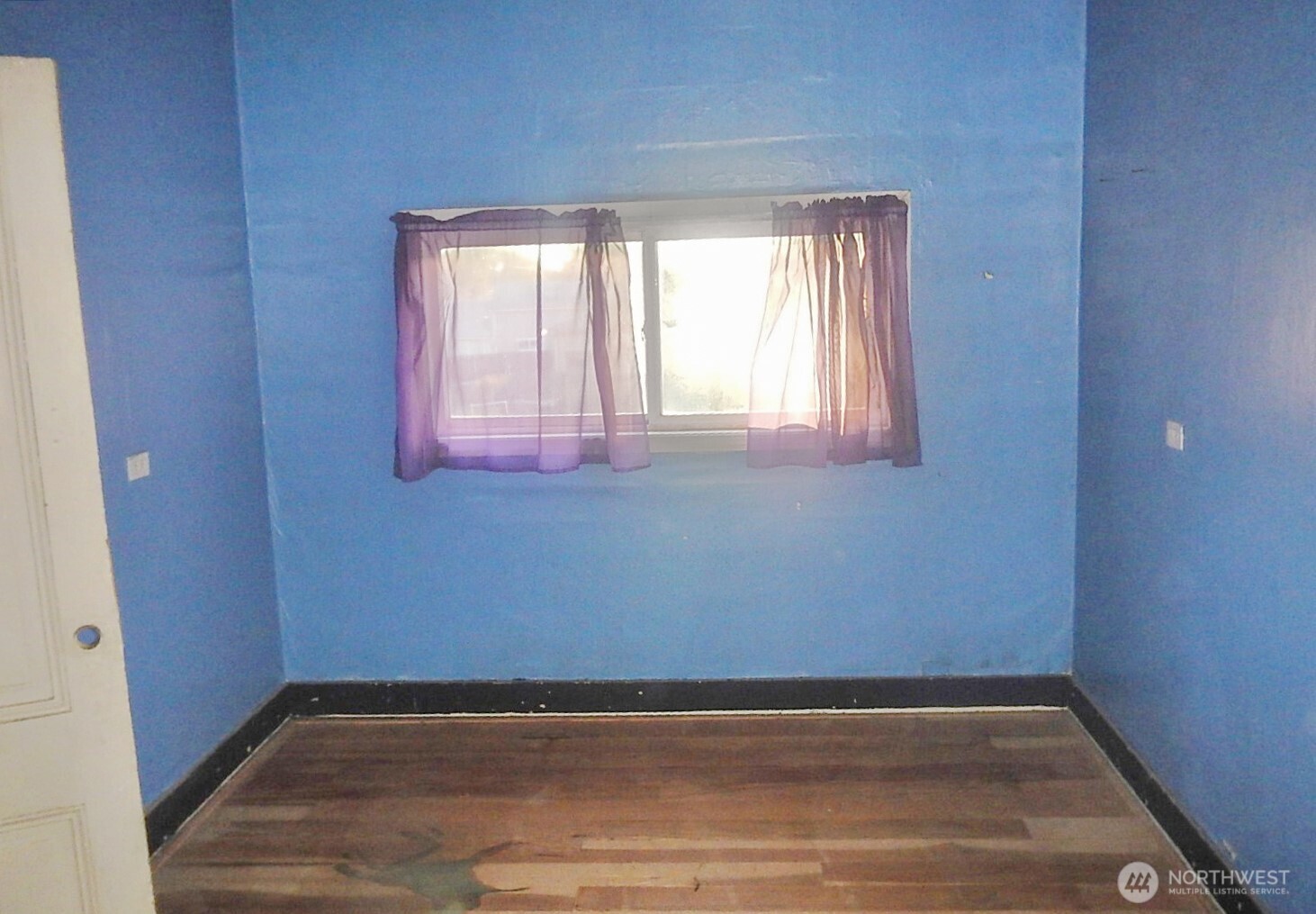 611 North Front Street Dayton, WA 99328 - Photo 18 of 32 a view of empty room with window