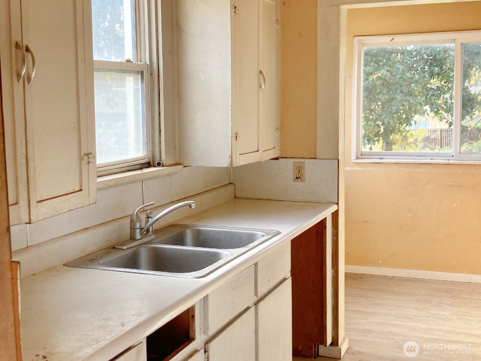 611 North Front Street Dayton, WA 99328 - Photo 31 of 32 a kitchen with a sink and a window