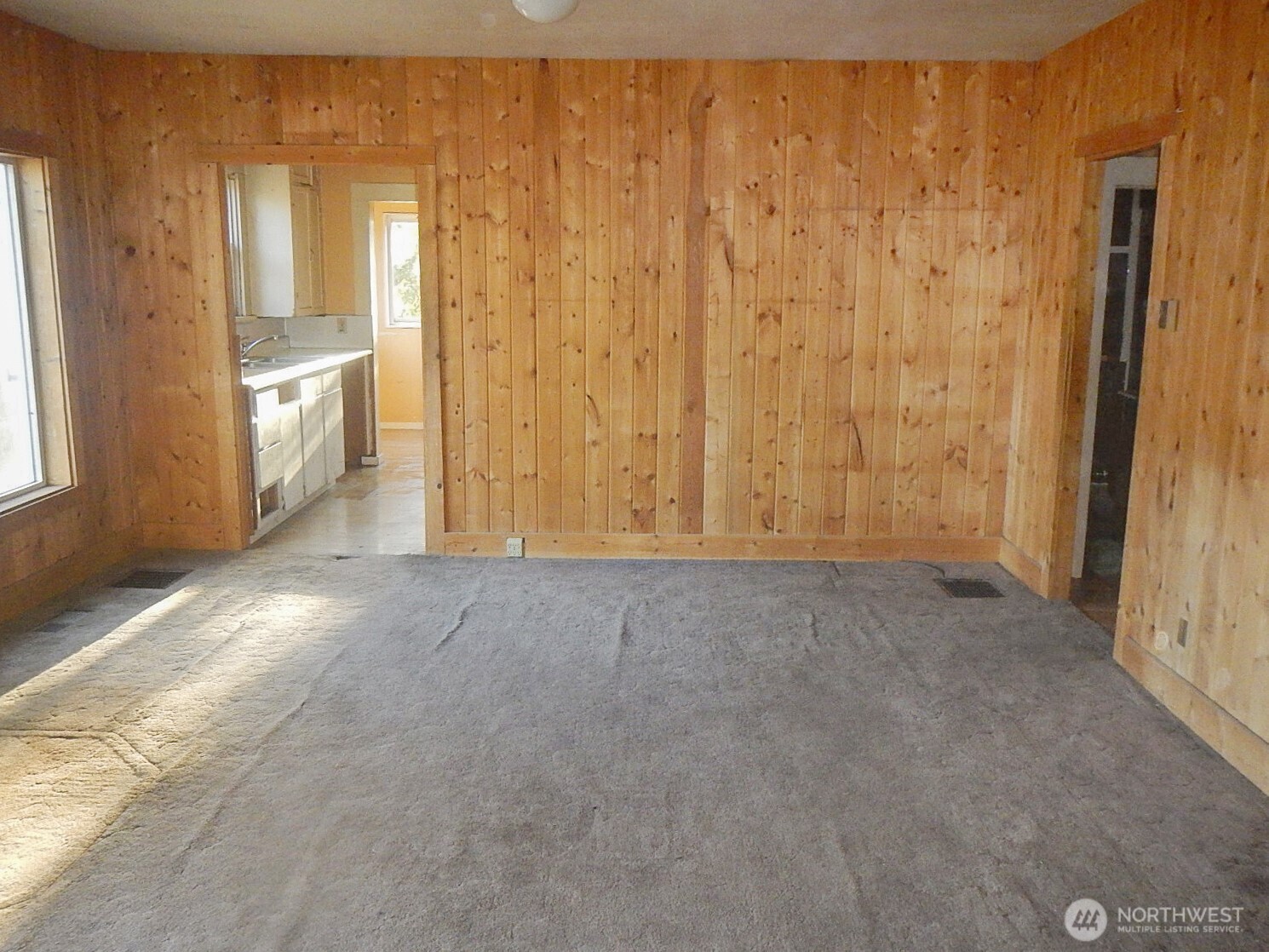 611 North Front Street Dayton, WA 99328 - Photo 9 of 32 a view of an empty room