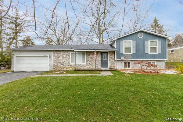 $2,600 | 2120 Daintree Avenue, West Bloomfield, MI 48323