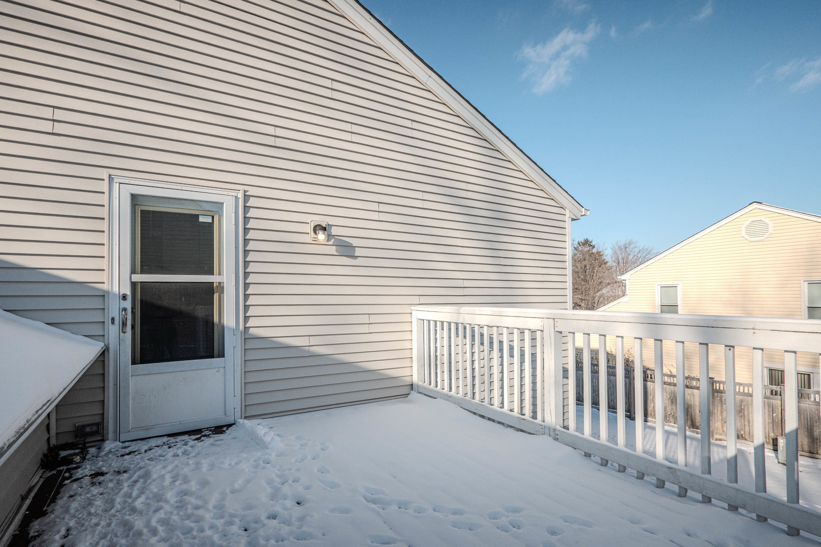 965 Independence Avenue St. Charles, IL 60174 - Photo 26 of 28 a view of a chair in the balcony