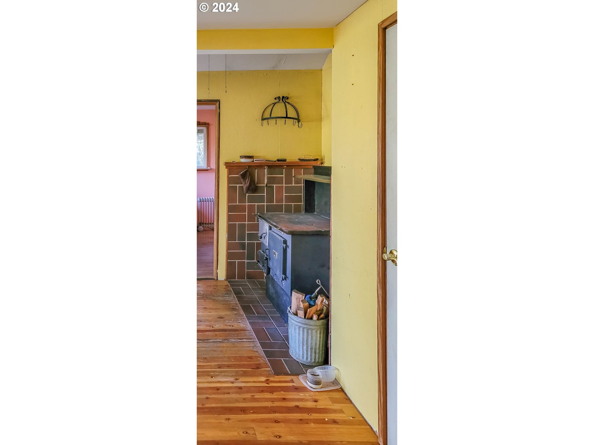 4240 Green Valley Road Oakland, OR 97462 - Photo 6 of 21 Gallery Image 6