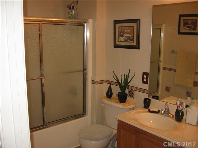 18605 Ruffner Drive, Unit 1B Cornelius, NC 28031 - Photo 10 of 16 Gallery Image 10
