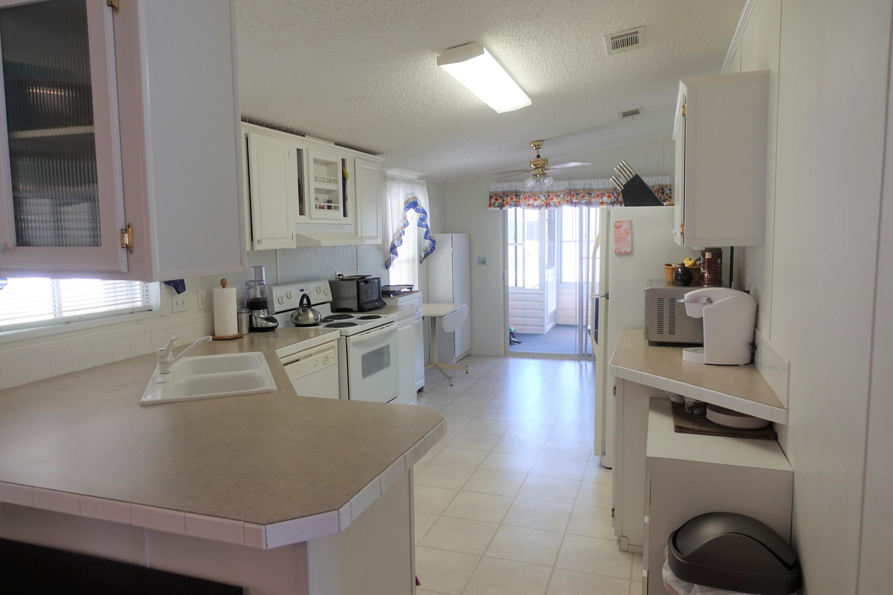 1511 Southwest 65th Avenue Boca Raton, FL 33428 - Photo 15 of 25 Kitchen