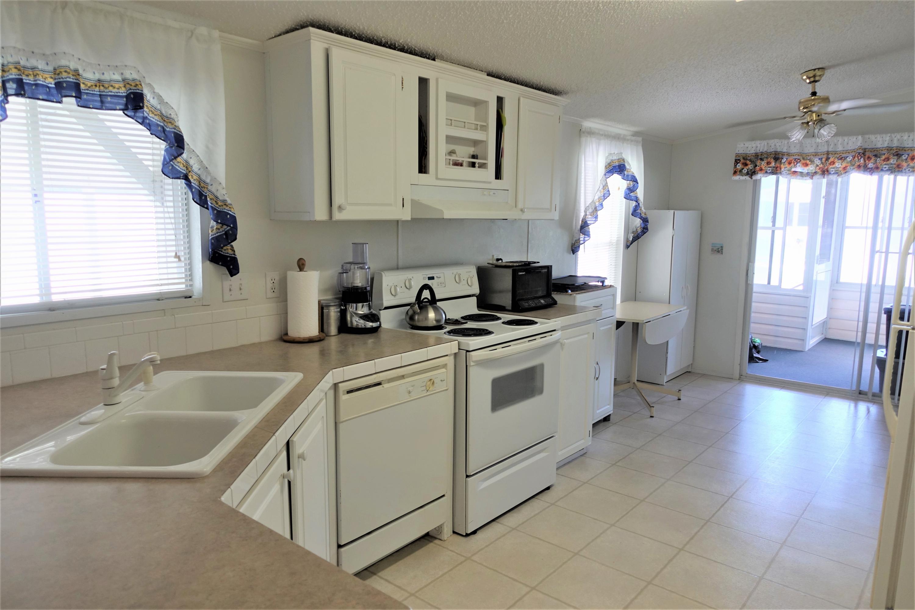 1511 Southwest 65th Avenue Boca Raton, FL 33428 - Photo 16 of 25 Kitchen (2)